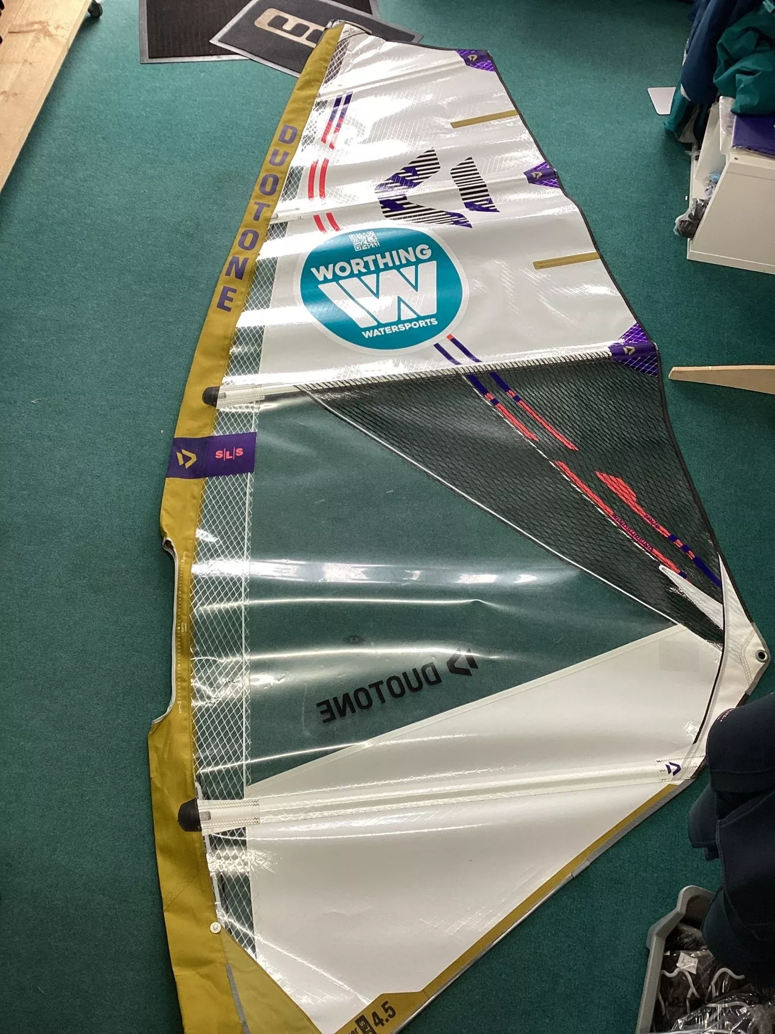 USED Duotone Super Hero SLS 2024 4.5m - Windsurfing Wave Sail